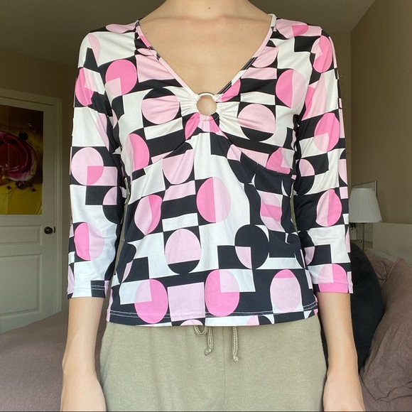 patterned top - Picture 2 of 4